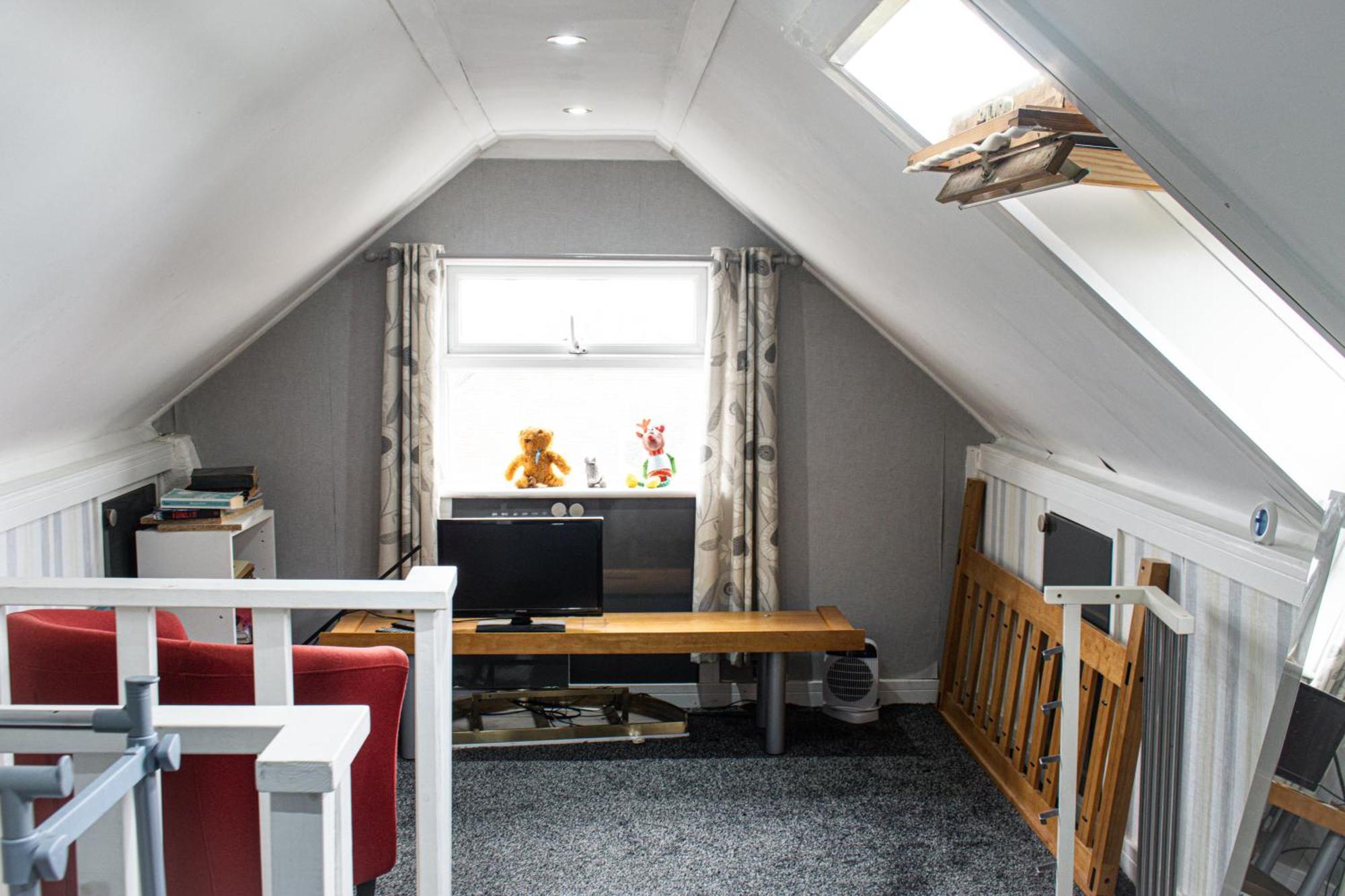 Luton Lodge - Newly Renovated Ideal For Short Stay, Close To Airport Train Station, Free Parking Off Street , Luxury Comfort In Low Price Eksteriør bilde