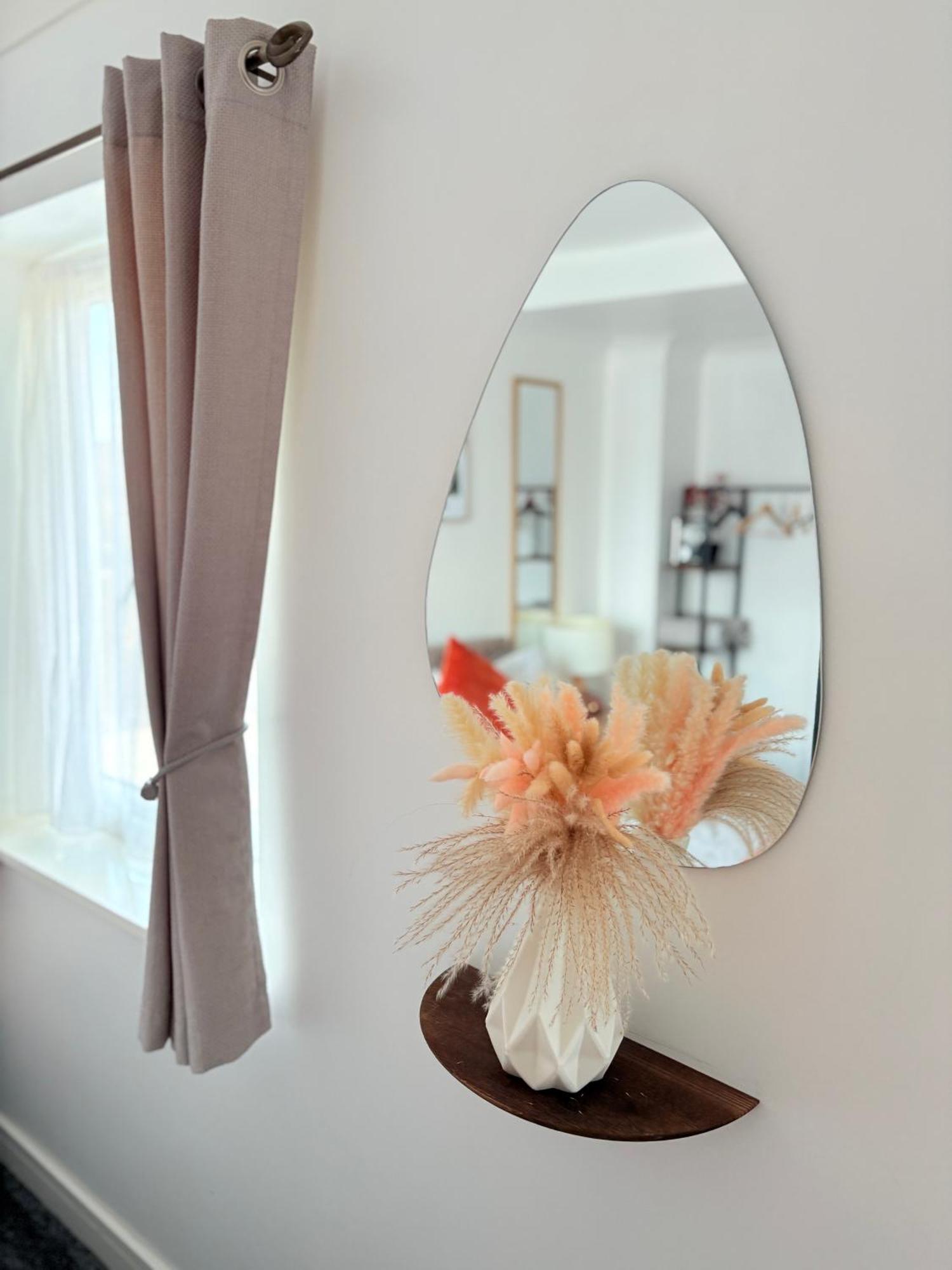 Luton Lodge - Newly Renovated Ideal For Short Stay, Close To Airport Train Station, Free Parking Off Street , Luxury Comfort In Low Price Eksteriør bilde