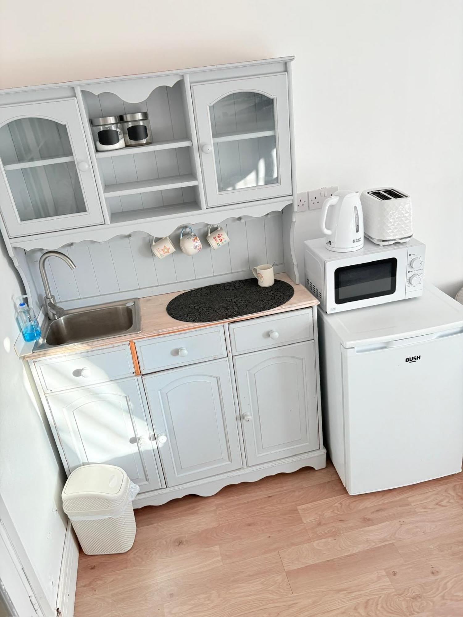 Luton Lodge - Newly Renovated Ideal For Short Stay, Close To Airport Train Station, Free Parking Off Street , Luxury Comfort In Low Price Eksteriør bilde