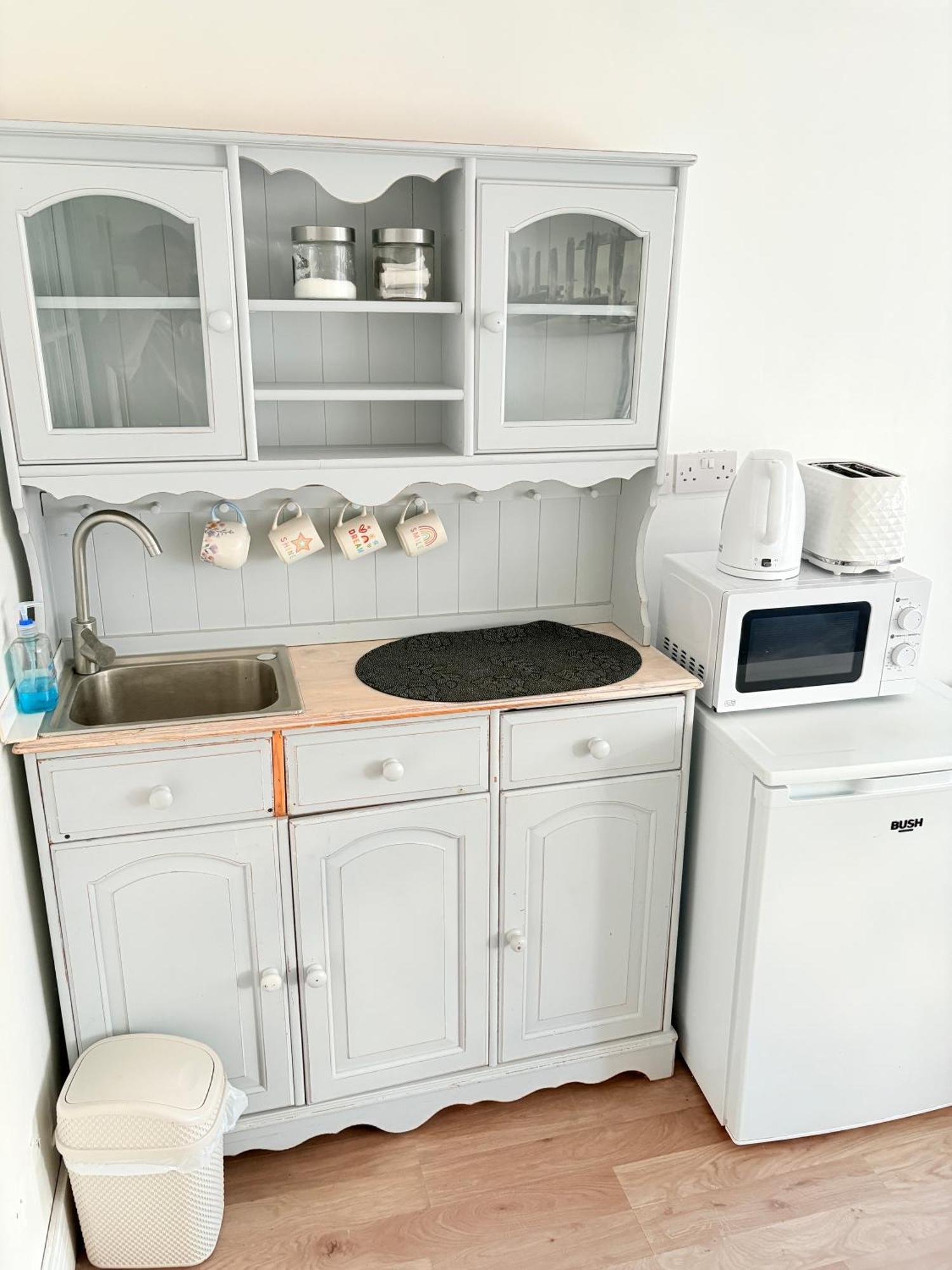 Luton Lodge - Newly Renovated Ideal For Short Stay, Close To Airport Train Station, Free Parking Off Street , Luxury Comfort In Low Price Eksteriør bilde