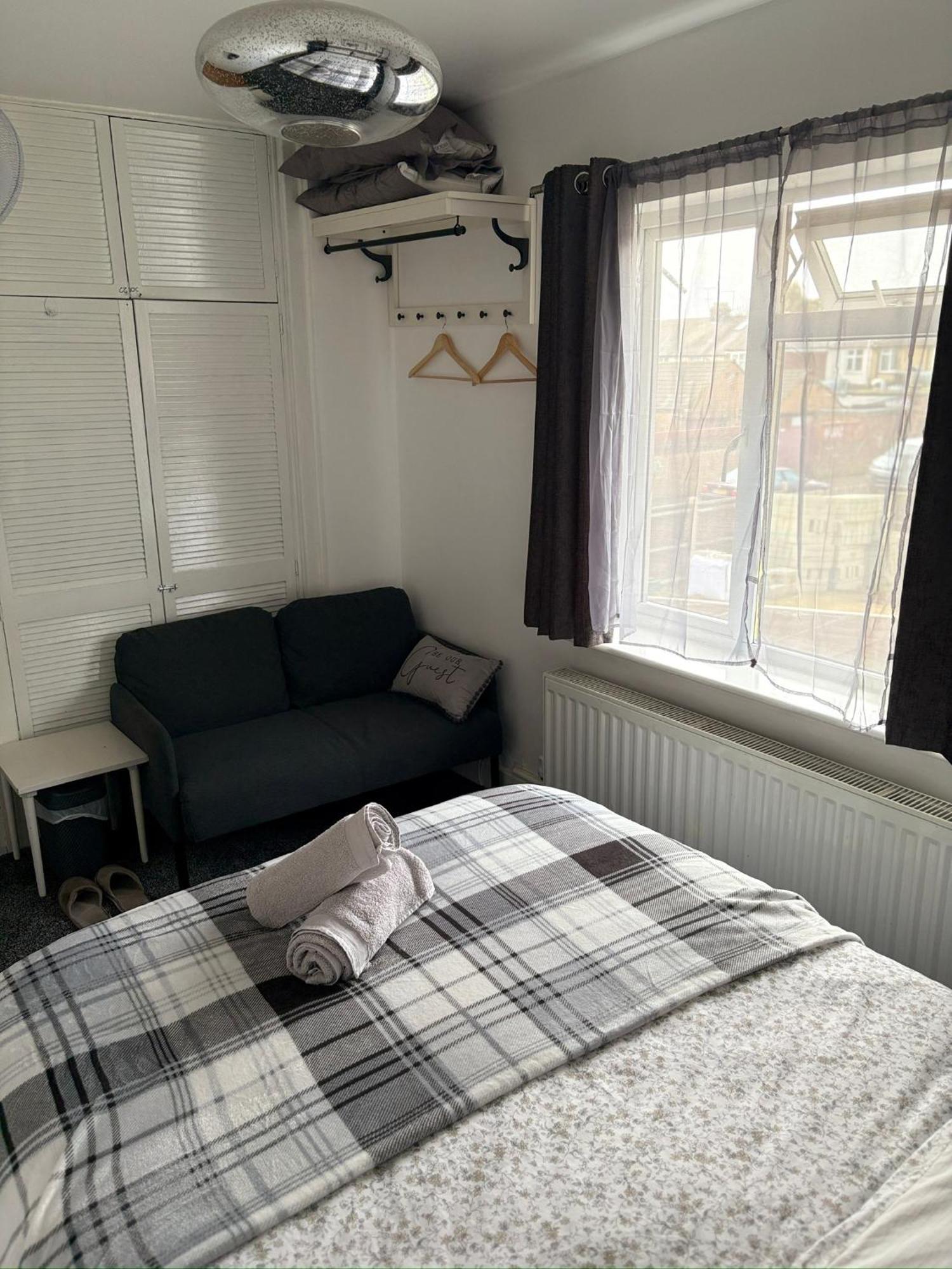 Luton Lodge - Newly Renovated Ideal For Short Stay, Close To Airport Train Station, Free Parking Off Street , Luxury Comfort In Low Price Eksteriør bilde