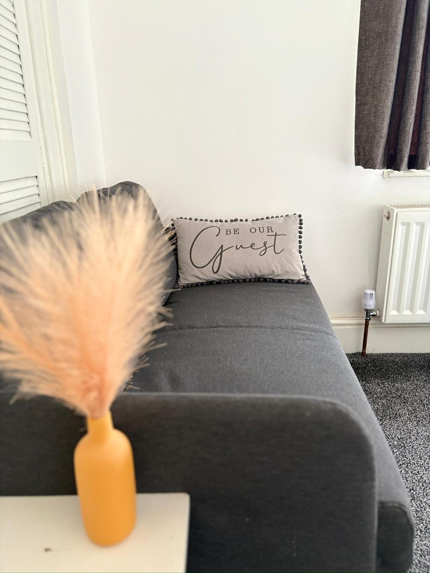Luton Lodge - Newly Renovated Ideal For Short Stay, Close To Airport Train Station, Free Parking Off Street , Luxury Comfort In Low Price Eksteriør bilde