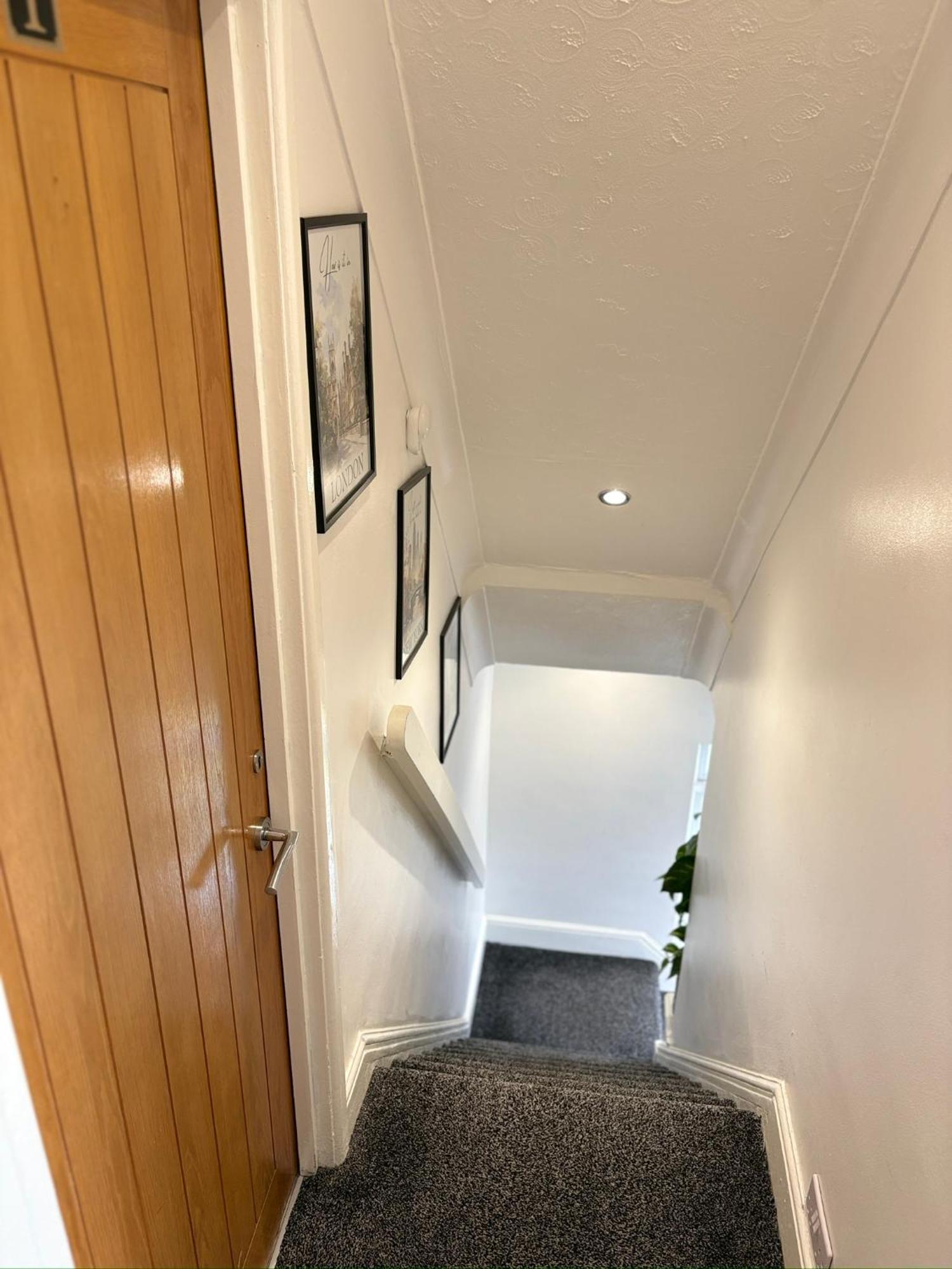 Luton Lodge - Newly Renovated Ideal For Short Stay, Close To Airport Train Station, Free Parking Off Street , Luxury Comfort In Low Price Eksteriør bilde