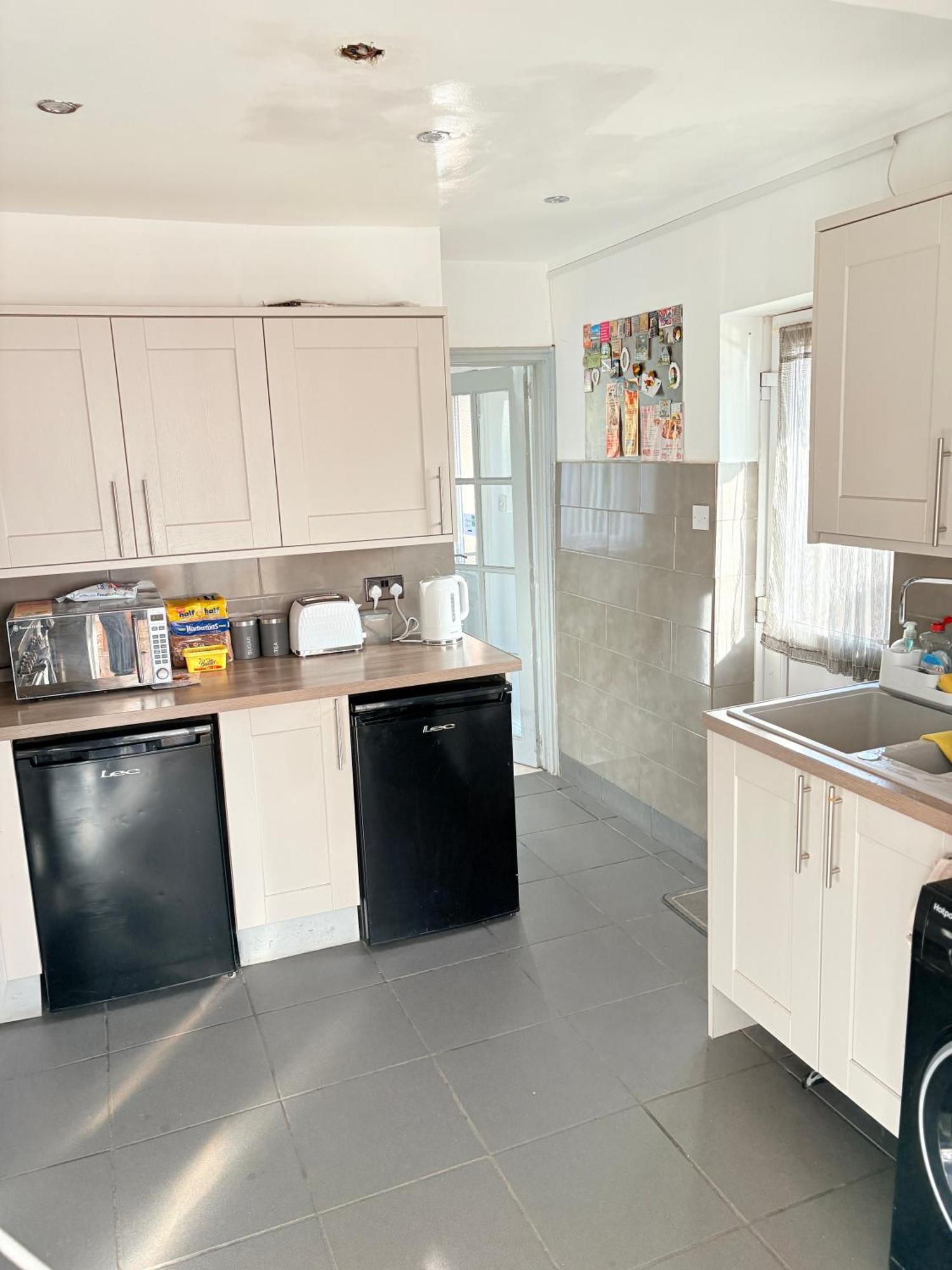 Luton Lodge - Newly Renovated Ideal For Short Stay, Close To Airport Train Station, Free Parking Off Street , Luxury Comfort In Low Price Eksteriør bilde